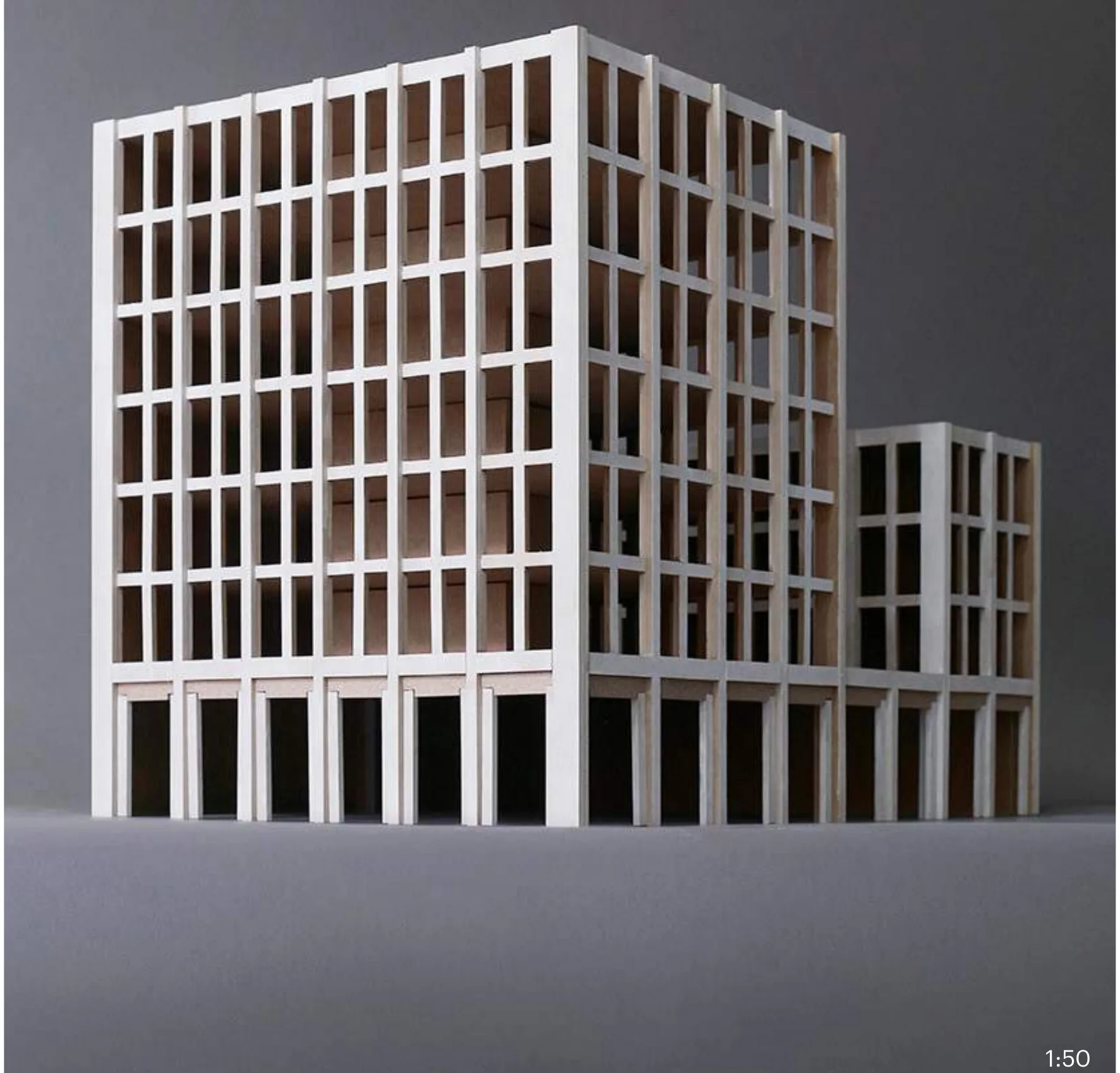 Youngstorget 3: fasademodell 1:50 — den åpne betongrammen over to volumer.