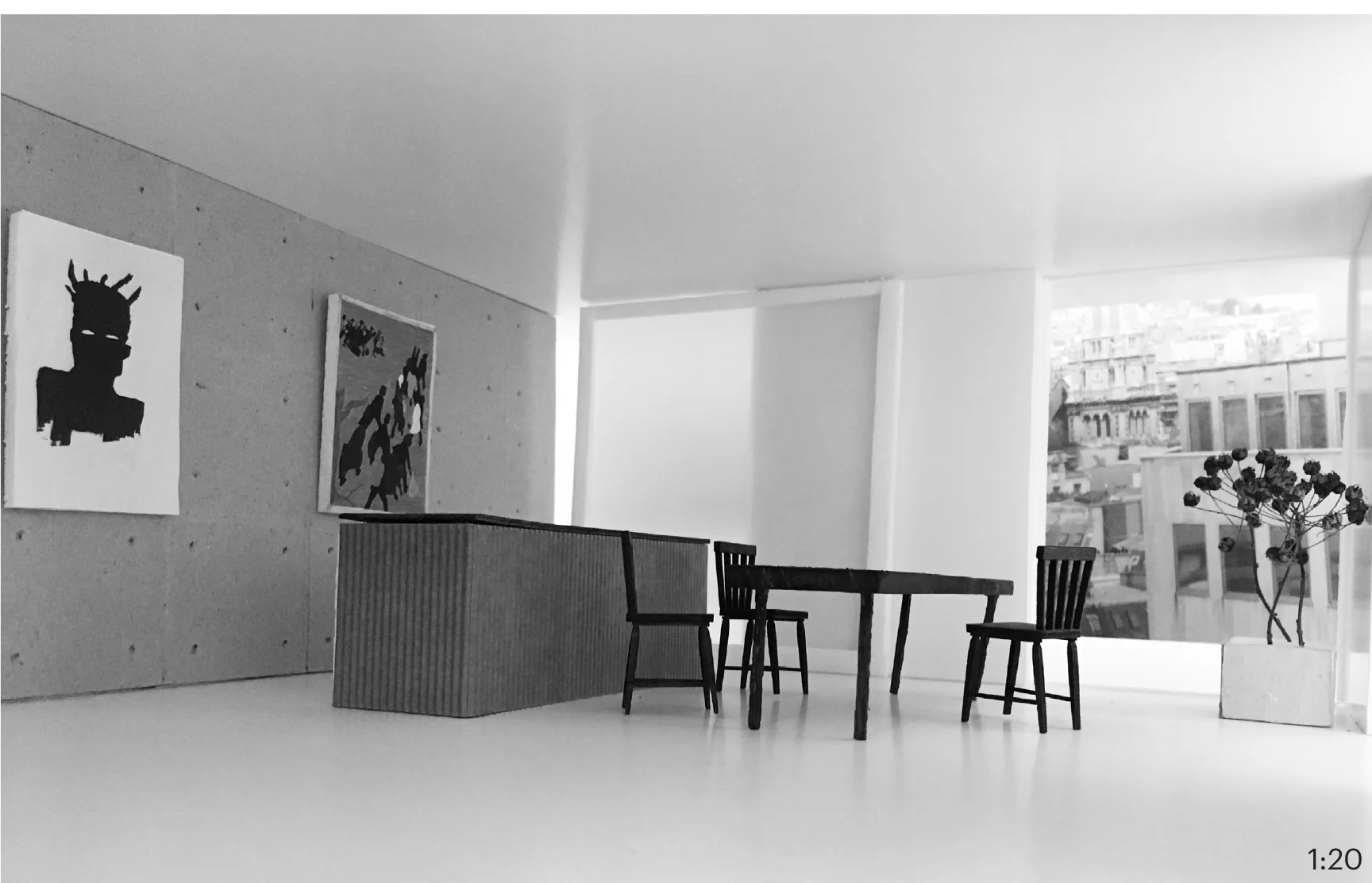 Youngstorget 3: leiligheten innvendig, med rå betong og fri plan mot vinduene.